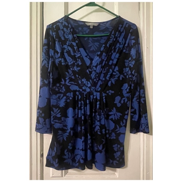 Daisy Fuentes Tops - Daisy Fuentes Black & Blue Floral V-Neck Tunic
